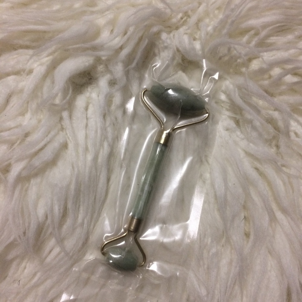 NWT Jade Roller Green Gift Skincare Spa Christmas Gift Stocking Stuffer Holiday - Picture 5 of 5